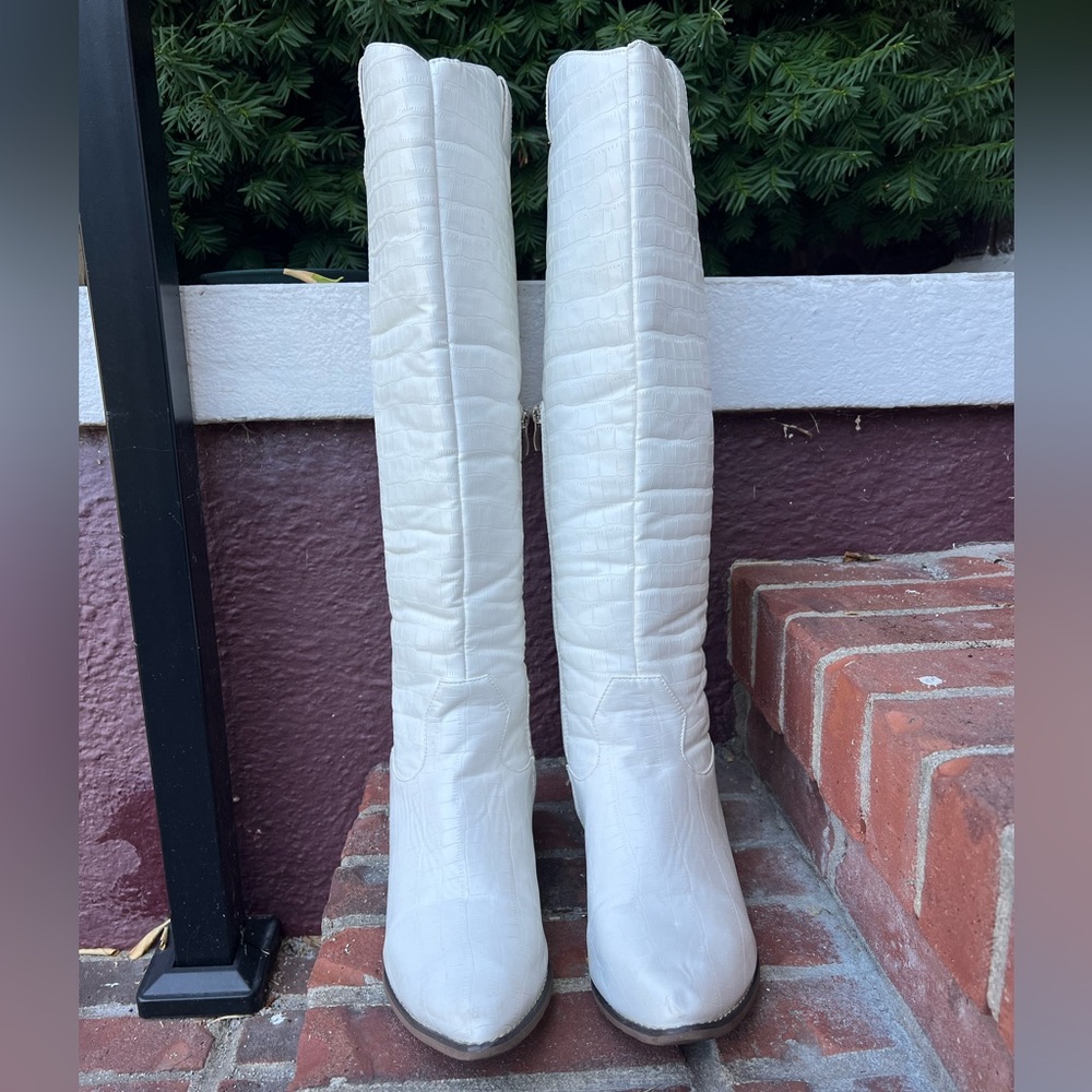 Women’s White Knee High Western Cowboy Boots